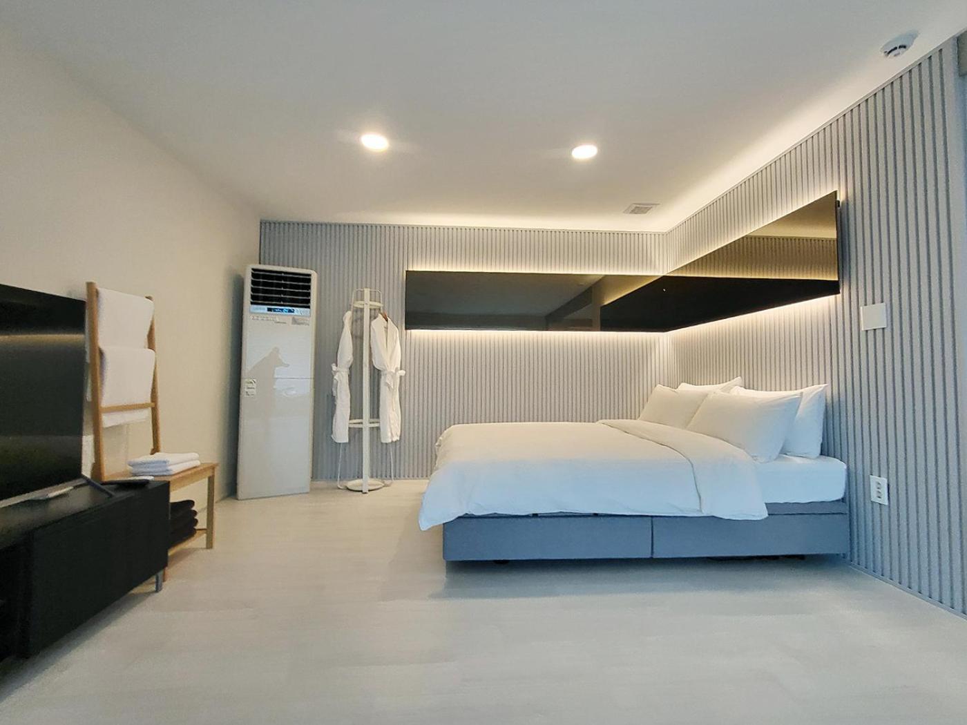Penatess Pool Villa Chungju Exterior photo