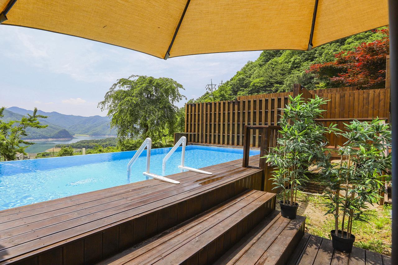 Penatess Pool Villa Chungju Exterior photo